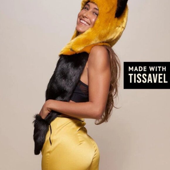 Golden Wolf Luxe Faux Fur SpiritHood - Picture 6 of 7